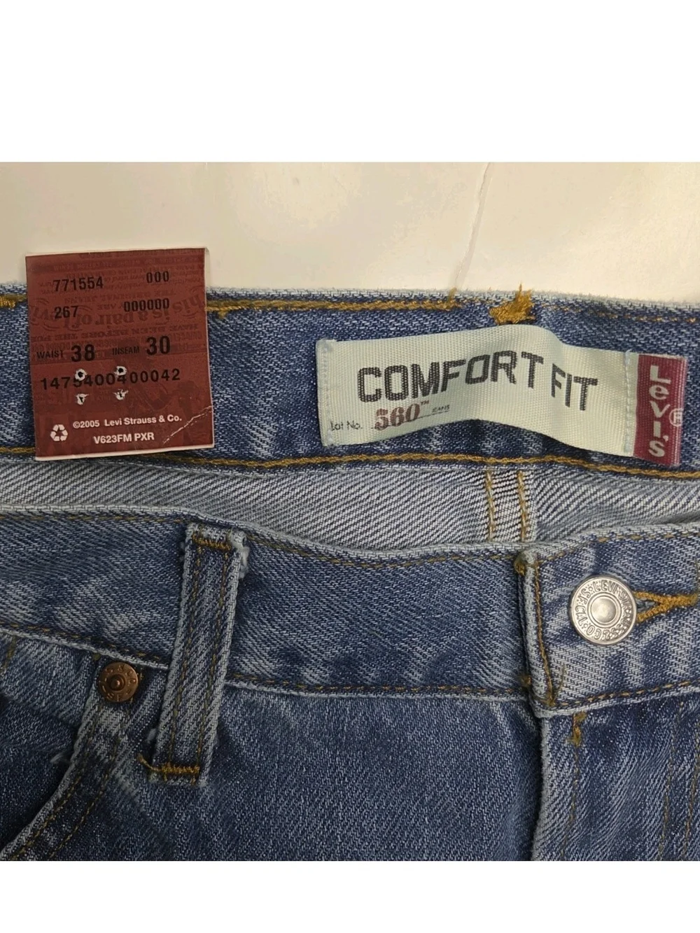 Levis 560 NWT Comfort Fit Tapered Leg Denim Jeans Mens 38×30 (FITS 38×29.5) Blue